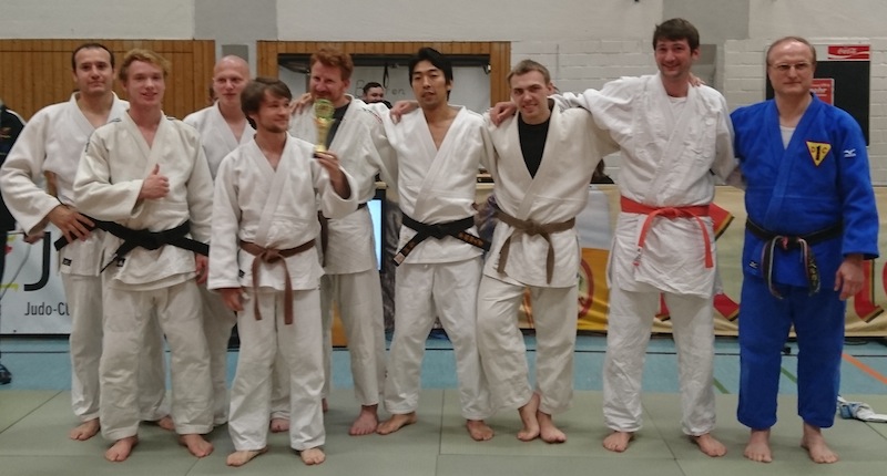 Teilnehmerfoto Judo-Mannschaft des 1. DJC Bezirksmeister Nord-Ost 2017
